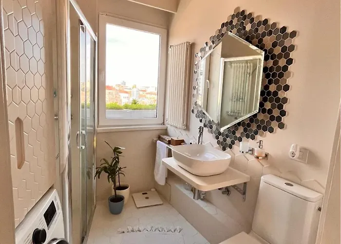 Апартаменти Balcony View Downtown *